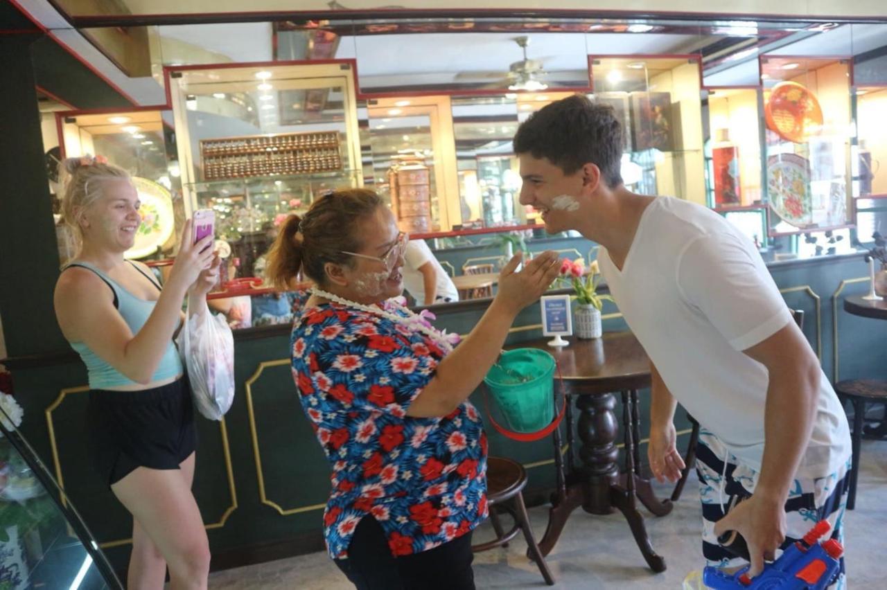 The Neighbors Hostel (Adults Only) Phuket Eksteriør bilde